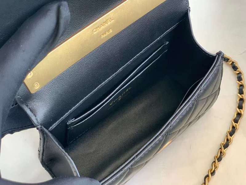 Zivas Charm Sleek Silhouette Everyday Handbag (Statement-Ready Design) – Close-Up Detail