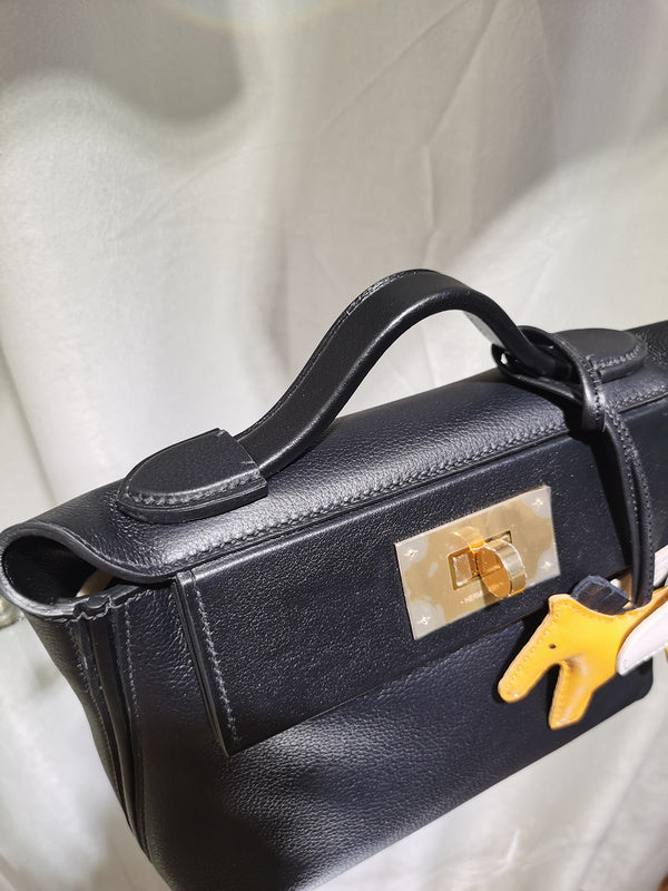  Sleek shopper bag carried on shoulder 28