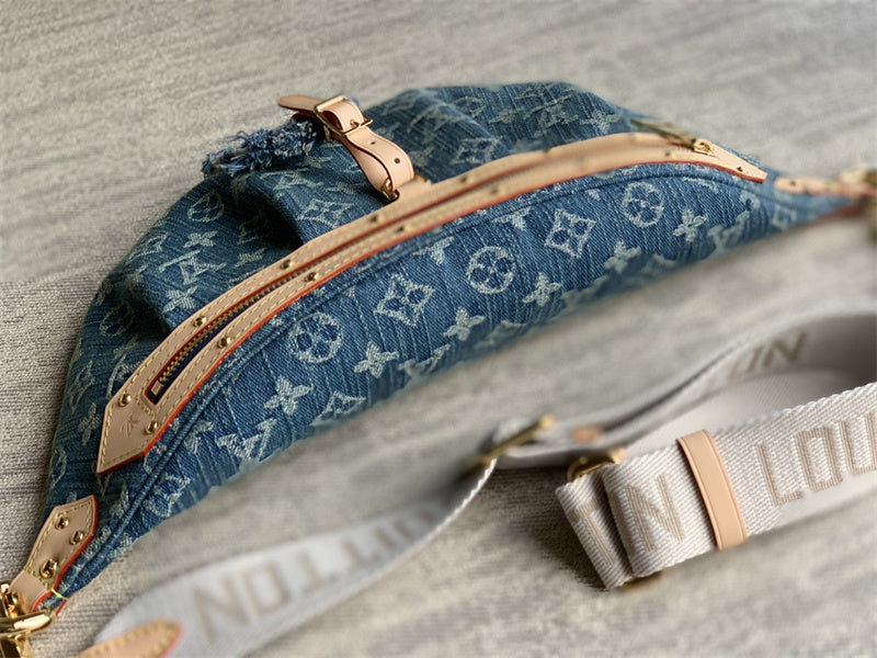  shoulder bag interior and compartment view
