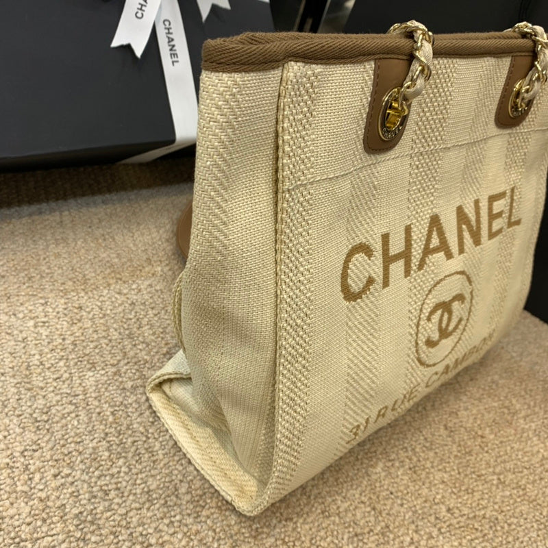  spacious purse view 8