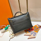 Effortless handbag styled for everyday wear