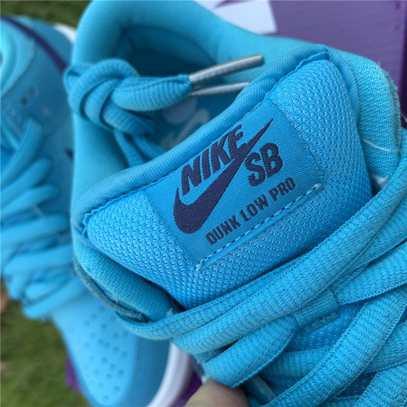 Nike Men's & Women's Luxury Fashion Trainers — Style 198 hardware detail
