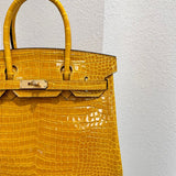  clean-lined carryall bag detail view showing craftsmanship 8