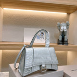 Ziva's Charm handbag – close-up view (one versatile size)