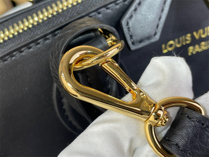  Clean-Lined shoulder bag front view 13