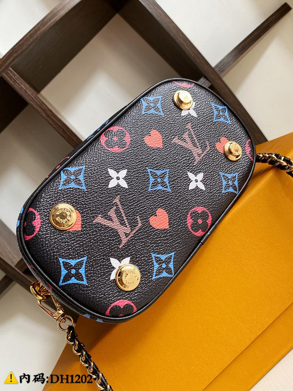 Handle and strap detail of structured sleek women's handbag – women's luxury handbag