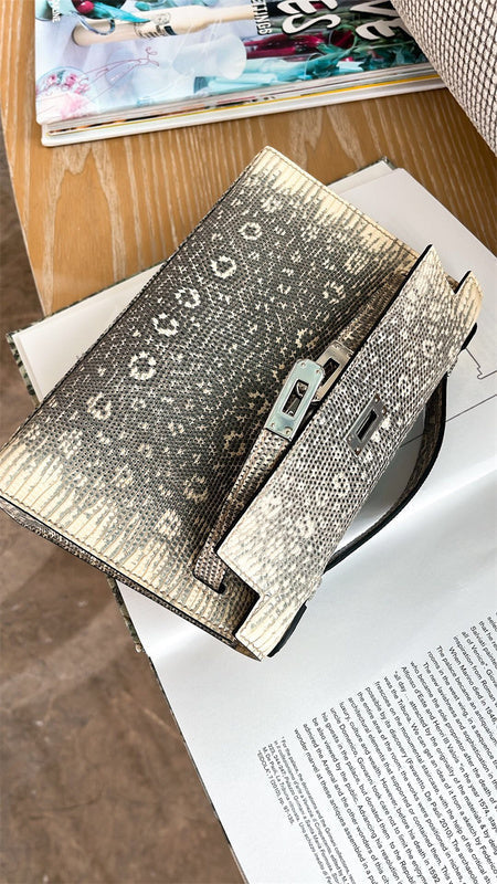 structured tote bag styled with outfit 18