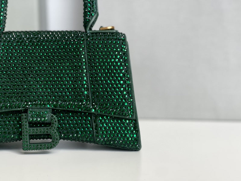 Zivas Charm Modern Edge Statement Handbag (Statement-Ready Design) – Styled Look