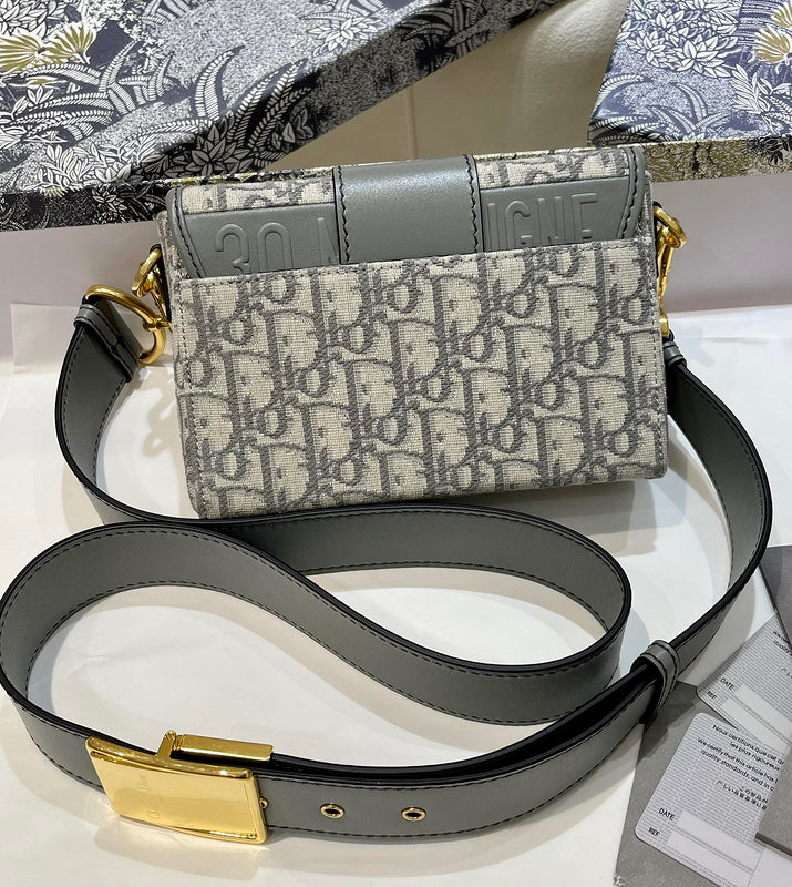 Front view of premium everyday-luxe women's handbag – women's designer-style accessory