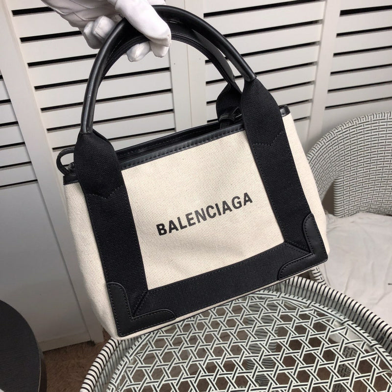 Handle and strap detail of structured everyday-luxe women's handbag – women's everyday handbag