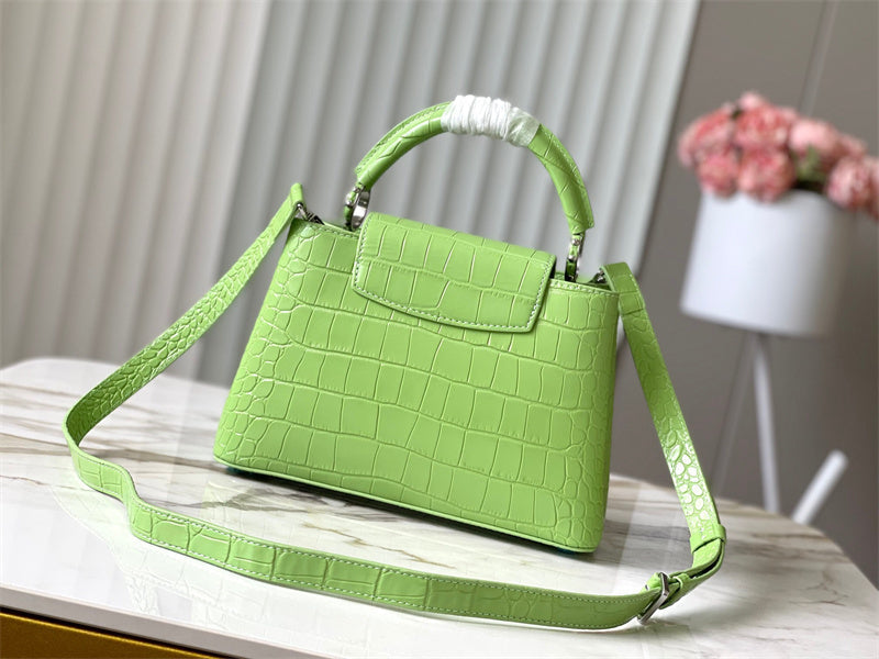  Tailored everyday bag front view 55