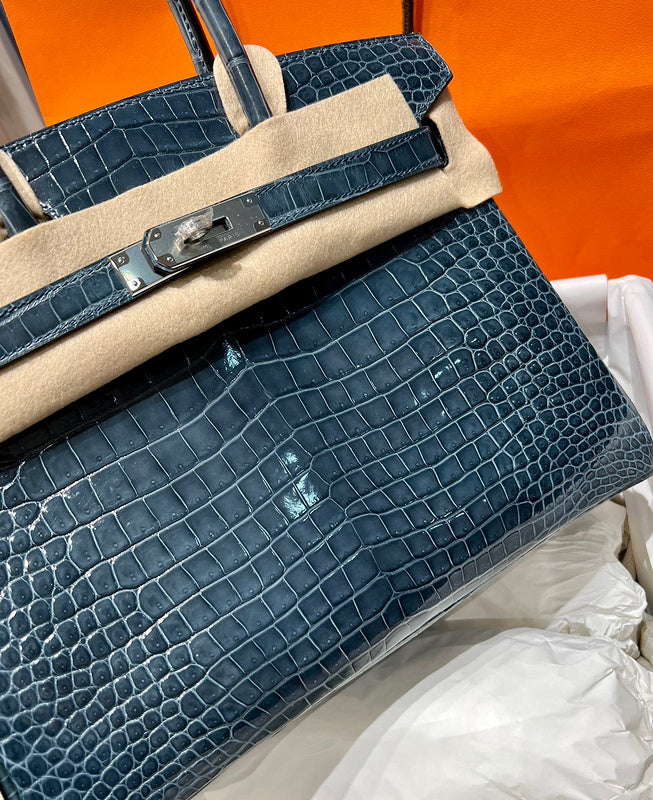Close-up detail of effortless bag design