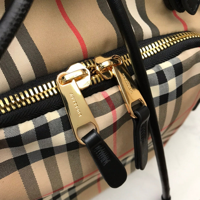 Ziva's Charm handbag – close-up view (one versatile size)
