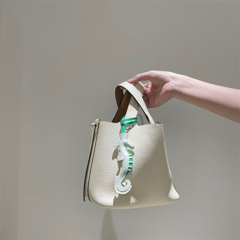  chic everyday bag styled with outfit