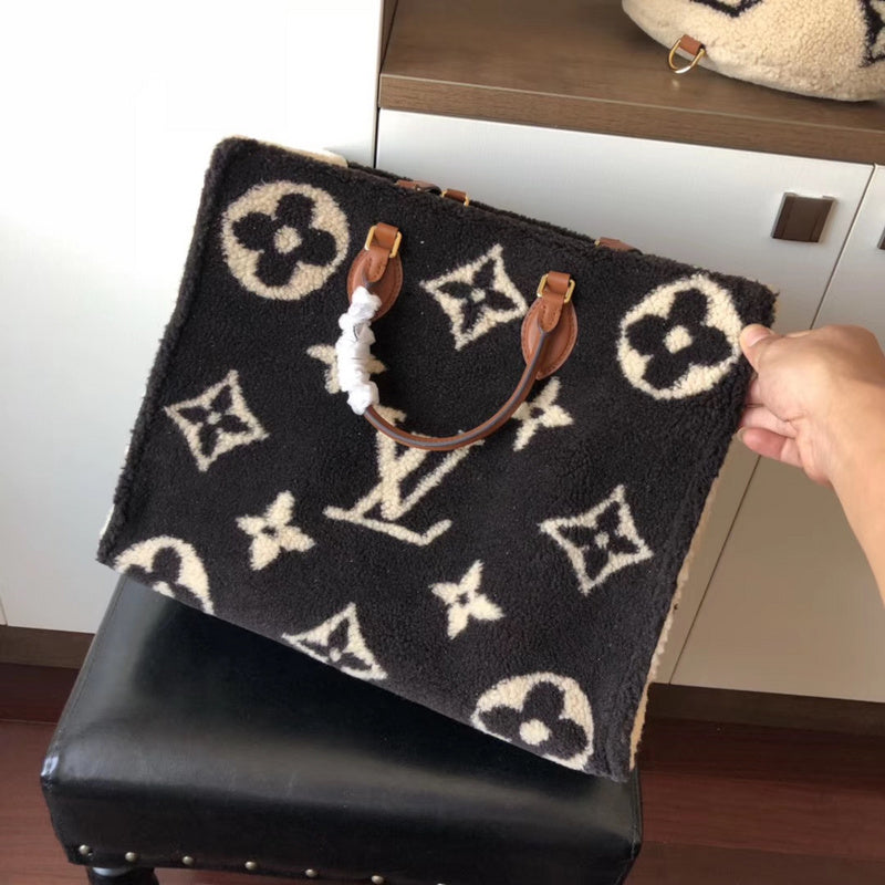 Front view of classic sleek women's handbag – women's everyday handbag