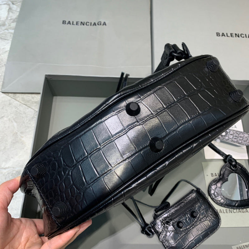 Modern Premium PU Leather Handbag - Statement Silhouette | Women's Luxury Handbag #364 - hardware and detail close-up (image 5) of designer-inspired handbag