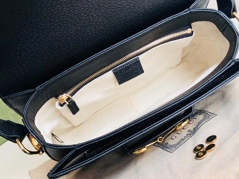 Handle and strap detail of everyday-luxe classic women's handbag – women's everyday handbag