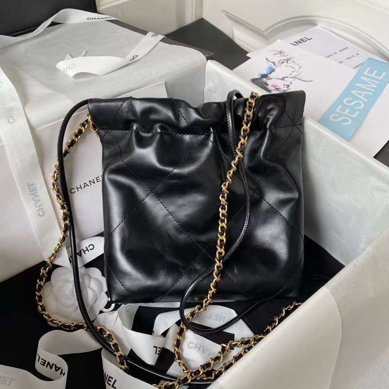 Zivas Charm Versatile Design Luxury Handbag (Elevated Accessory Essential) – Detail View
