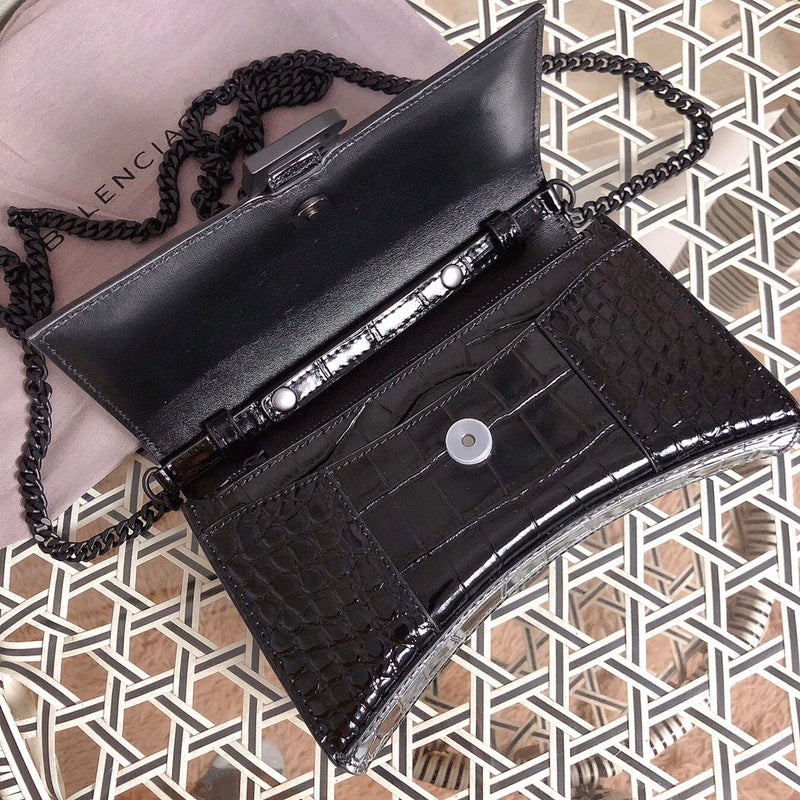 Front view of polished statement women's handbag – women's everyday handbag