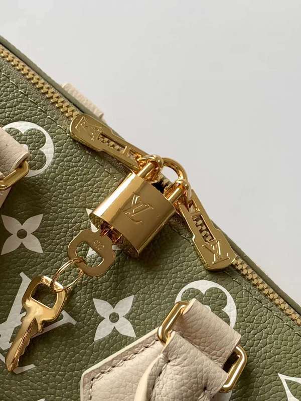 Handle and strap detail of elevated modern women's handbag – women's designer-style accessory