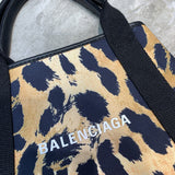 Structured Vegan Leather Handbag - Chic Everyday Appeal | Women's Luxury Handbag #647 - texture close-up (image 9) of designer-inspired handbag
