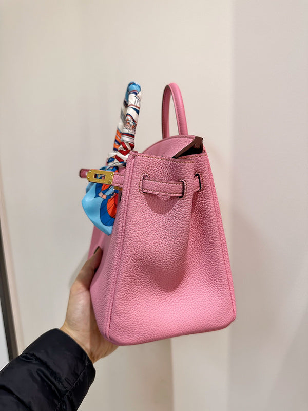 Side view of streamlined structured handbag