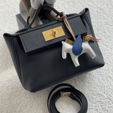  essential everyday bag detail view showing craftsmanship