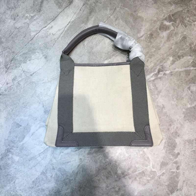 Effortless Faux Leather Handbag - Modern Structured Build | Women's Statement Accessory #767 - close-up detail shot (image 3) of designer-inspired handbag