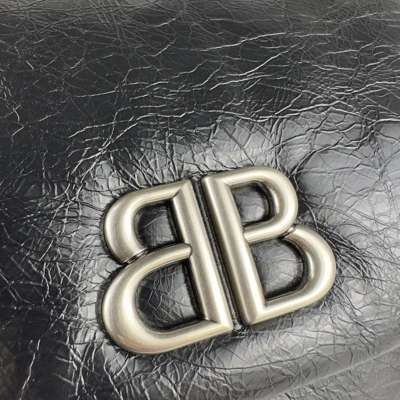 Zivas Charm Timeless Appeal Fashion Handbag (Thoughtfully Structured Design) – Close-Up Detail