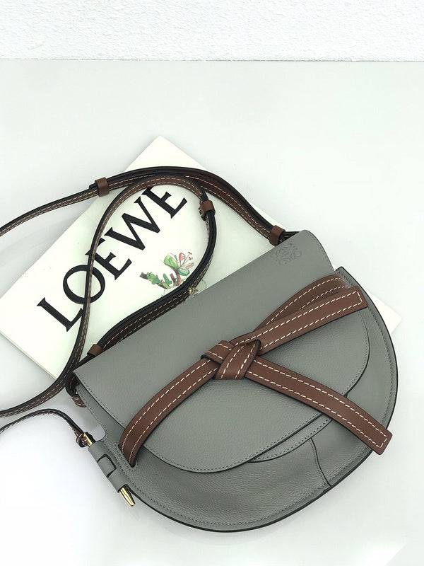 Ziva's Charm handbag – full view (20cm*19cm*11.5cm)