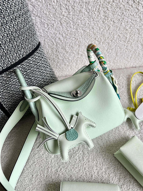  Sleek shoulder bag front view
