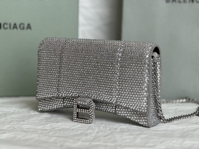Zivas Charm Effortless Sophistication Statement Handbag (Effortless Style Upgrade) – Detail View