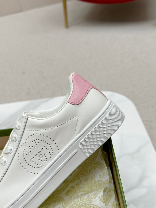 Gucci clean off-white luxury sneakers view 7 padded collar comfort