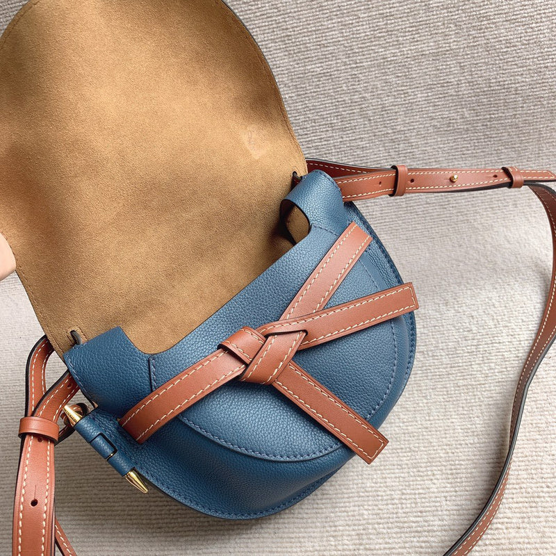 Ziva's Charm handbag – product shot (25cm*18cm*12cm)