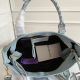 Zivas Charm Chic Craftsmanship Fashion Handbag (Refined Modern Silhouette) – Close-Up Detail