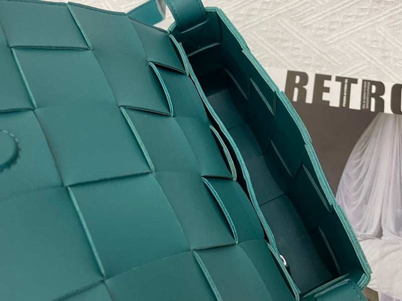 Effortless Vegan Leather Handbag - Understated Luxury Look | Women's Designer-Inspired Purse #1611 - hardware and detail close-up (image 5) of designer-inspired handbag