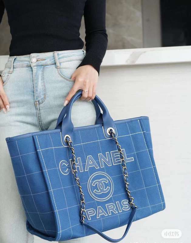 Zivas Charm Modern Edge Luxury Handbag (Elevated Accessory Essential) – Detail View