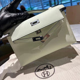 essential carryall bag detail view showing craftsmanship 8
