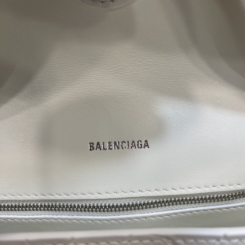 Zivas Charm Everyday Sophistication Statement Handbag (Versatile Style Statement) – Close-Up Detail