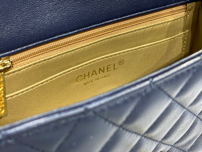 Zivas Charm Effortless Sophistication Designer Handbag (Timeless Wardrobe Addition) – Detail View