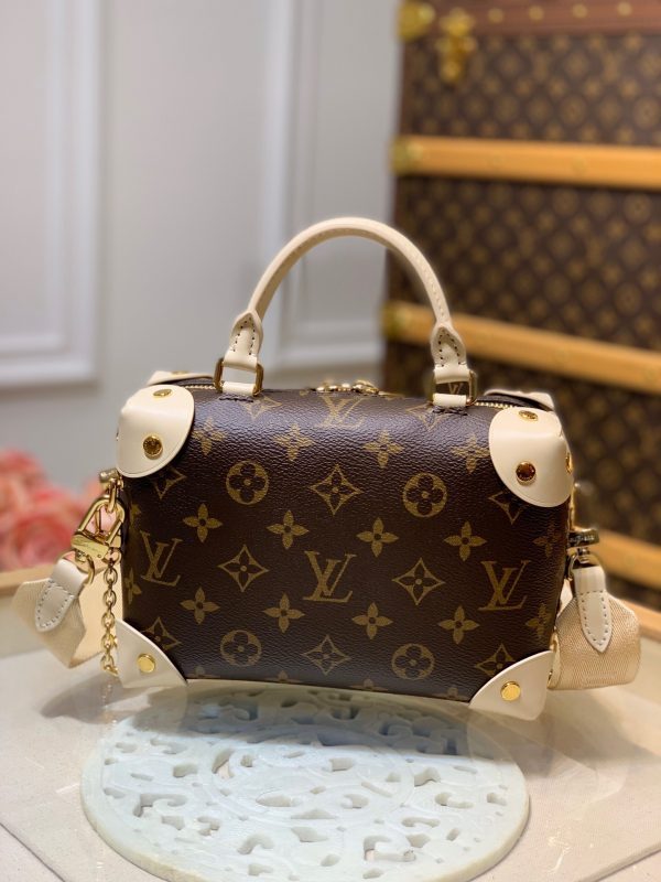 Close-up detail of everyday-luxe sleek women's handbag – women's everyday handbag