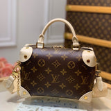 Close-up detail of everyday-luxe sleek women's handbag – women's everyday handbag