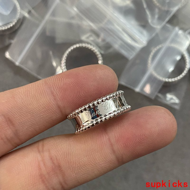 Side view of Van Cleef & Arpels unisex jewelry piece
