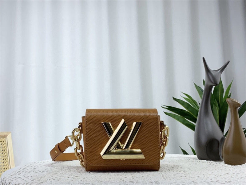  Elegant everyday bag front view