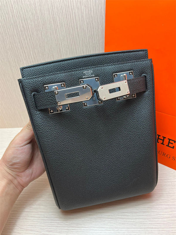  tote bag interior and compartment view 9