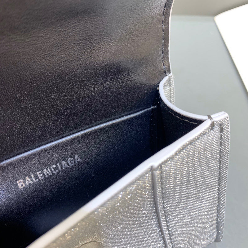 Effortless Faux Leather Handbag - Statement Silhouette | Women's Everyday Carry Handbag #486 - texture close-up (image 9) of designer-inspired handbag