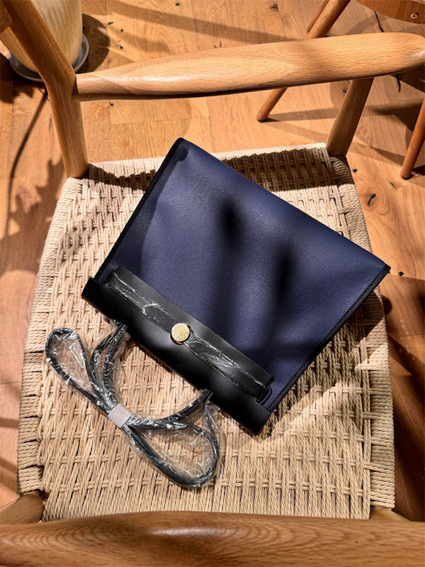  Clean-Lined handbag carried on shoulder