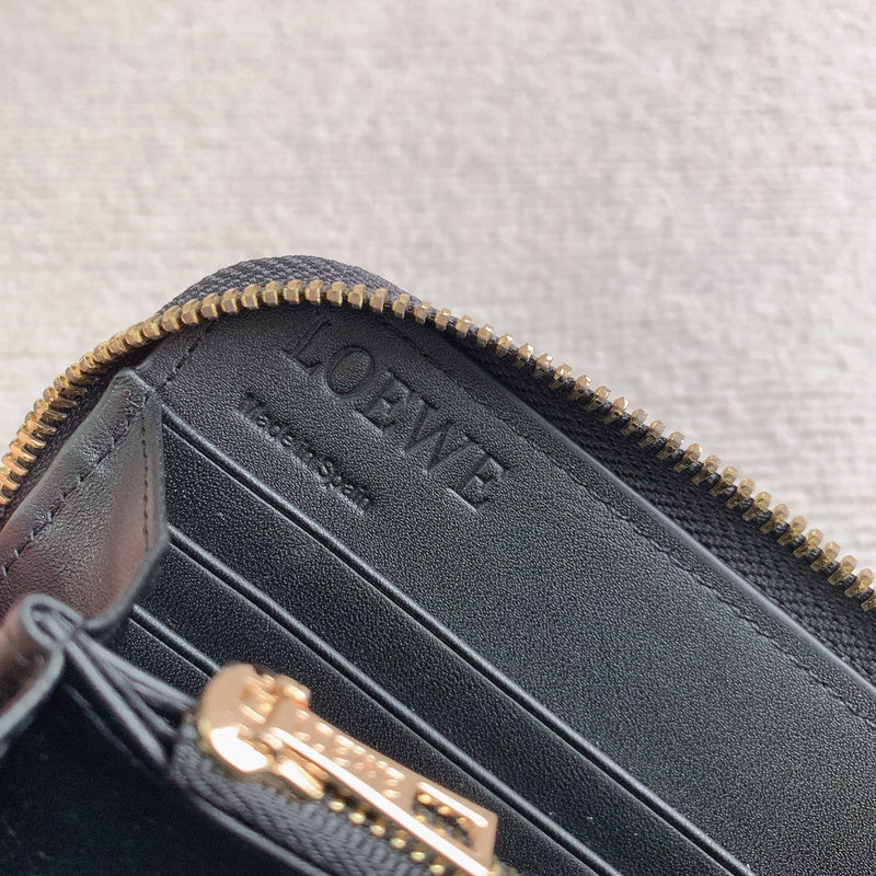 Ziva's Charm handbag – lifestyle view (Standard Size)