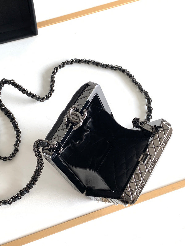 Ziva's Charm handbag – interior view (one versatile size)