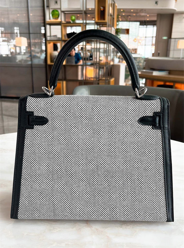  crossbody bag interior and compartment view 9